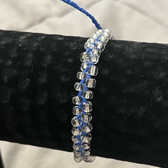 NEW Clear & Silver Beaded Macrame Handmade Adjustable Beaded Bracelet - Picture 1 of 6